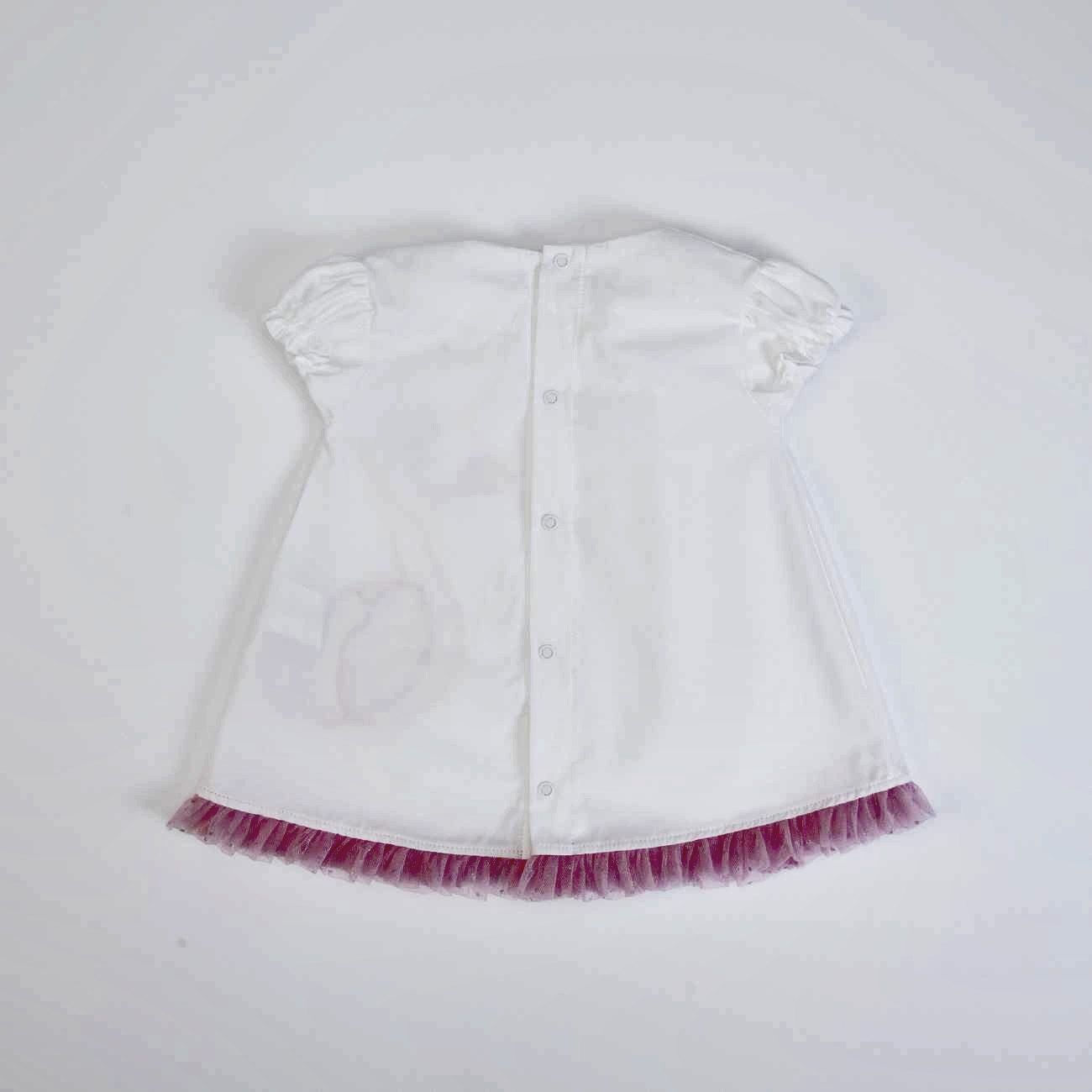 Vestido infantil branco com botões e barra de tule cor de vinho