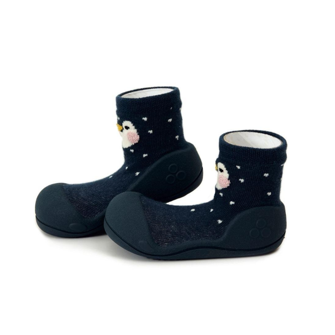 Meias antiderrapantes azul escuro com penguin rosa e branco