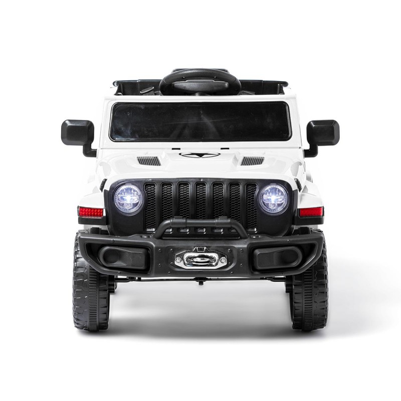 Carro brinquedo elétrico branco e preto visto de frente