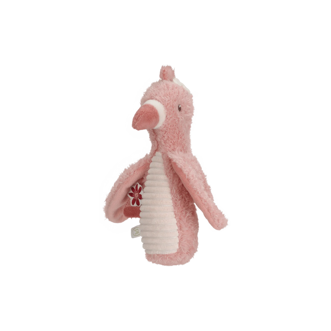 Pelúcia em forma de ave cor-de-rosa com textura felpuda e padrão riscado no ventre