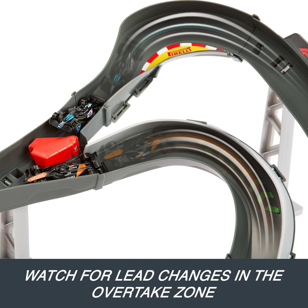 Pista de corrida de carrinhos de brinquedo com curva e suporte