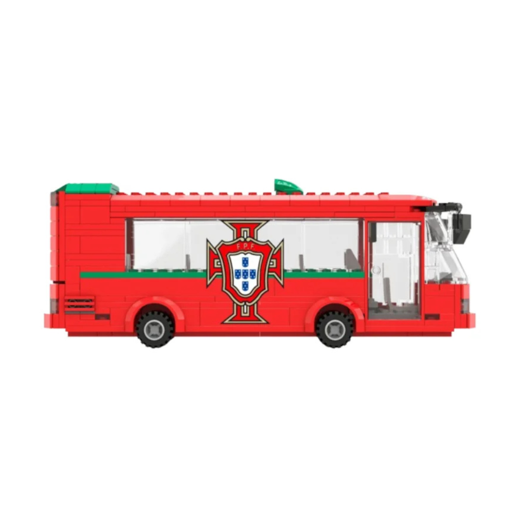 Modelo de autocarro de bloco de construção com emblema da seleção portuguesa