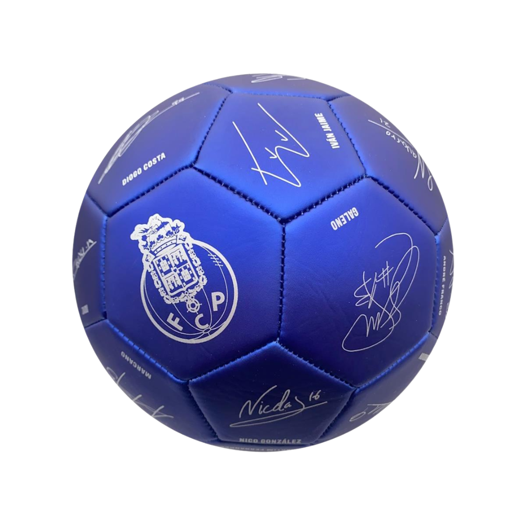 Bola azul de futebol do FC Porto com logótipo e assinaturas brancas