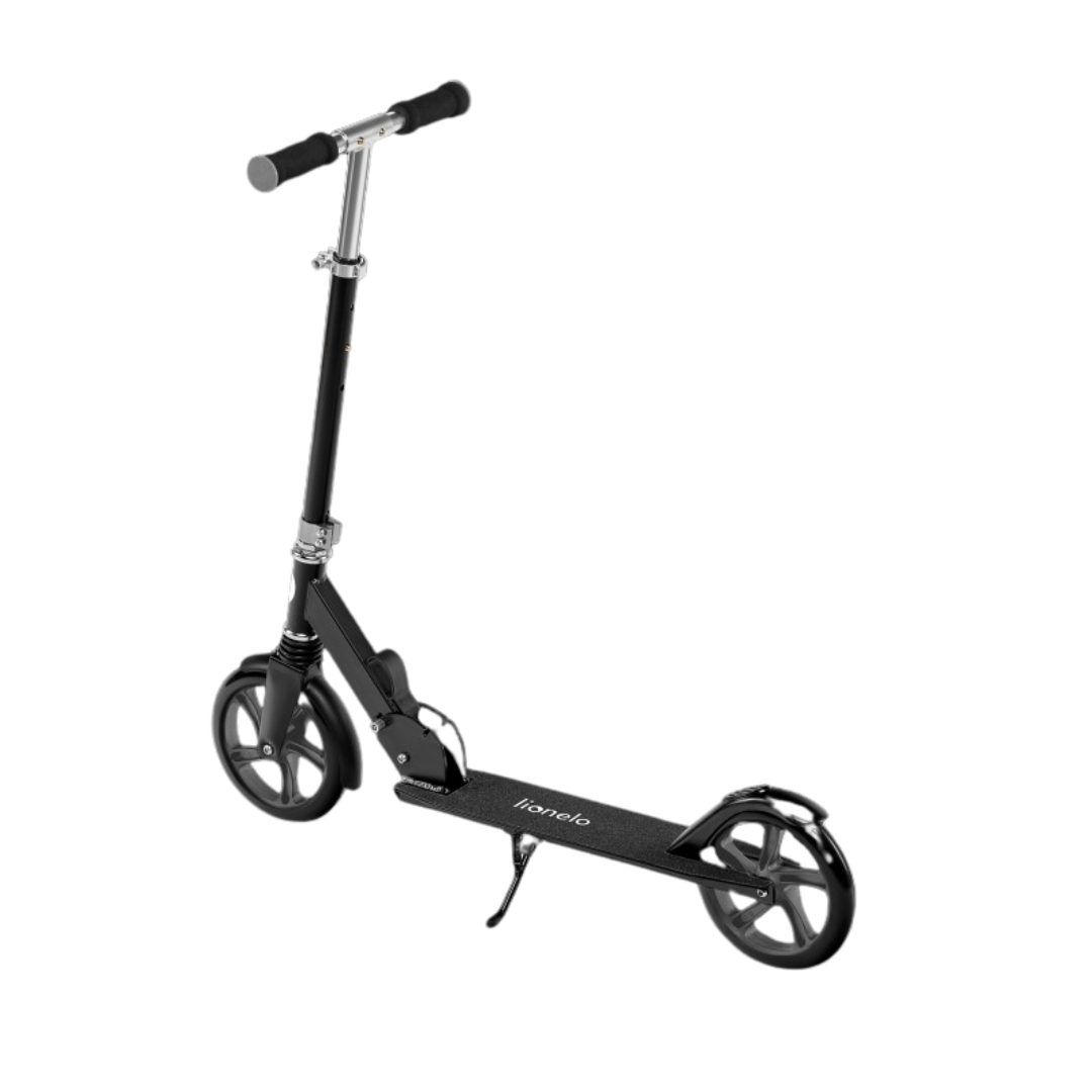 Trottinette preta com rodas grandes e punhos emborrachados
