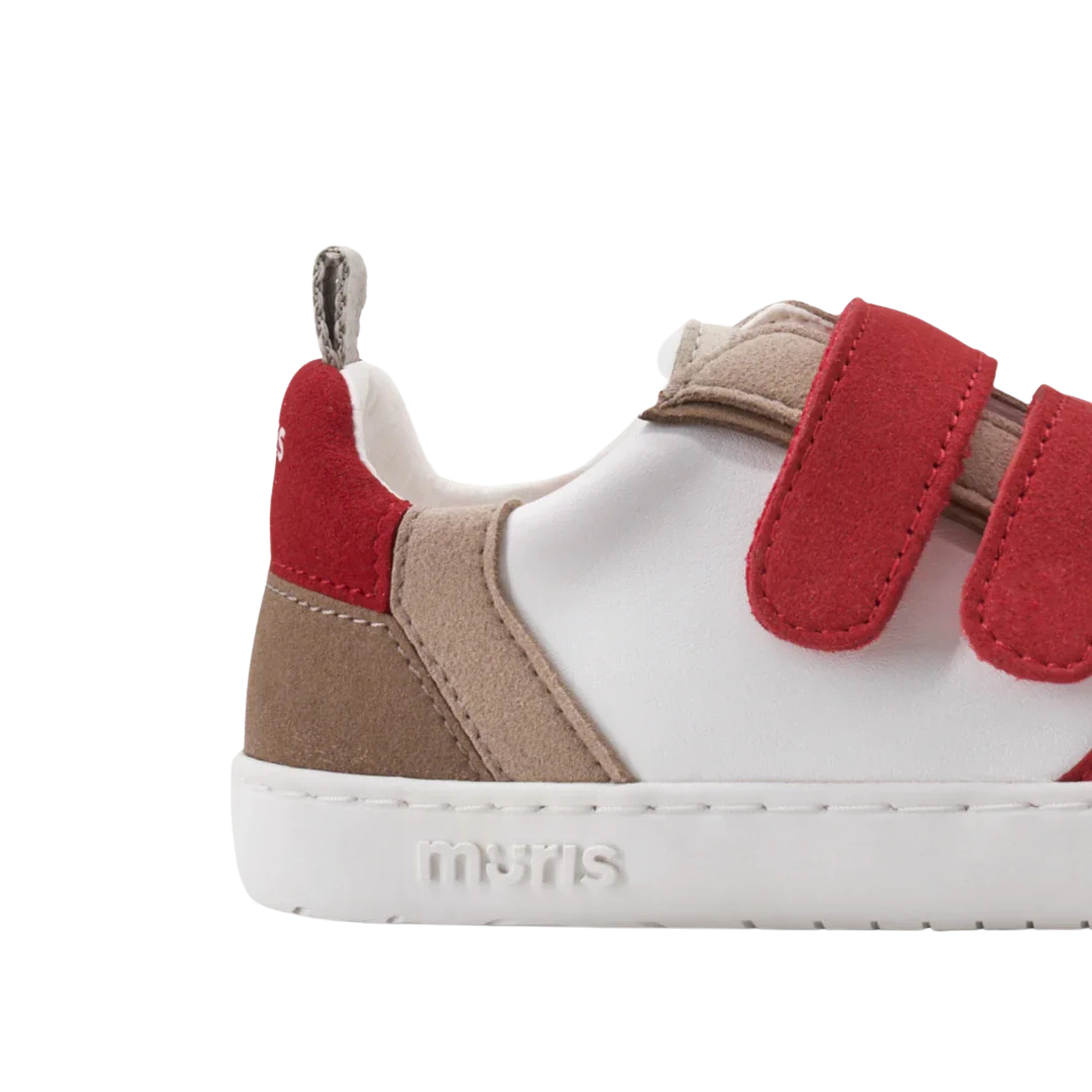 Ténis infantis branco com detalhes em vermelho e bege e sola branca com logo Moris