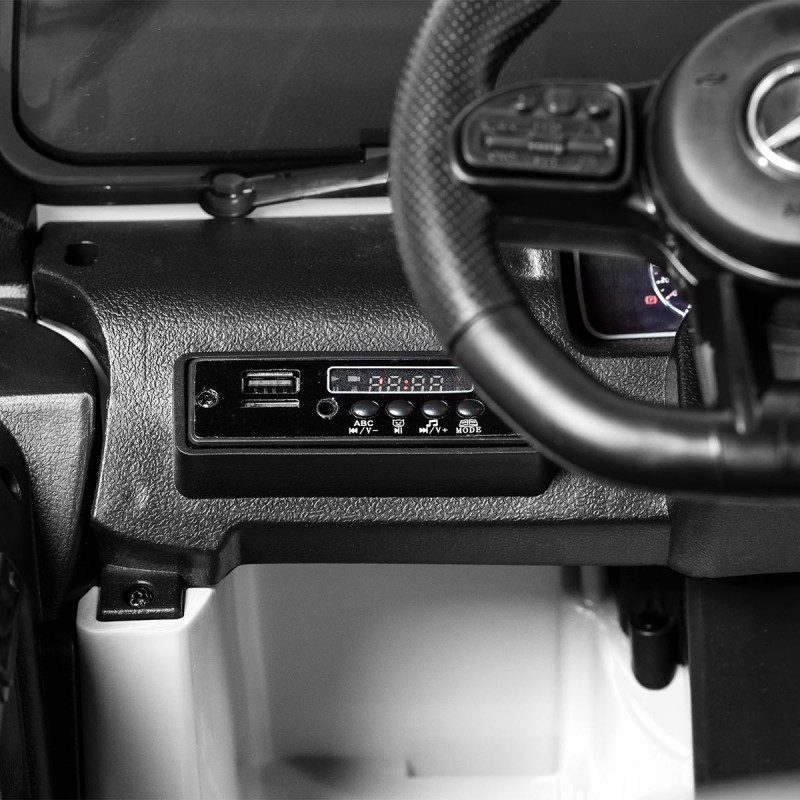 Painel e volante de carro de brinquedo em plástico preto e branco