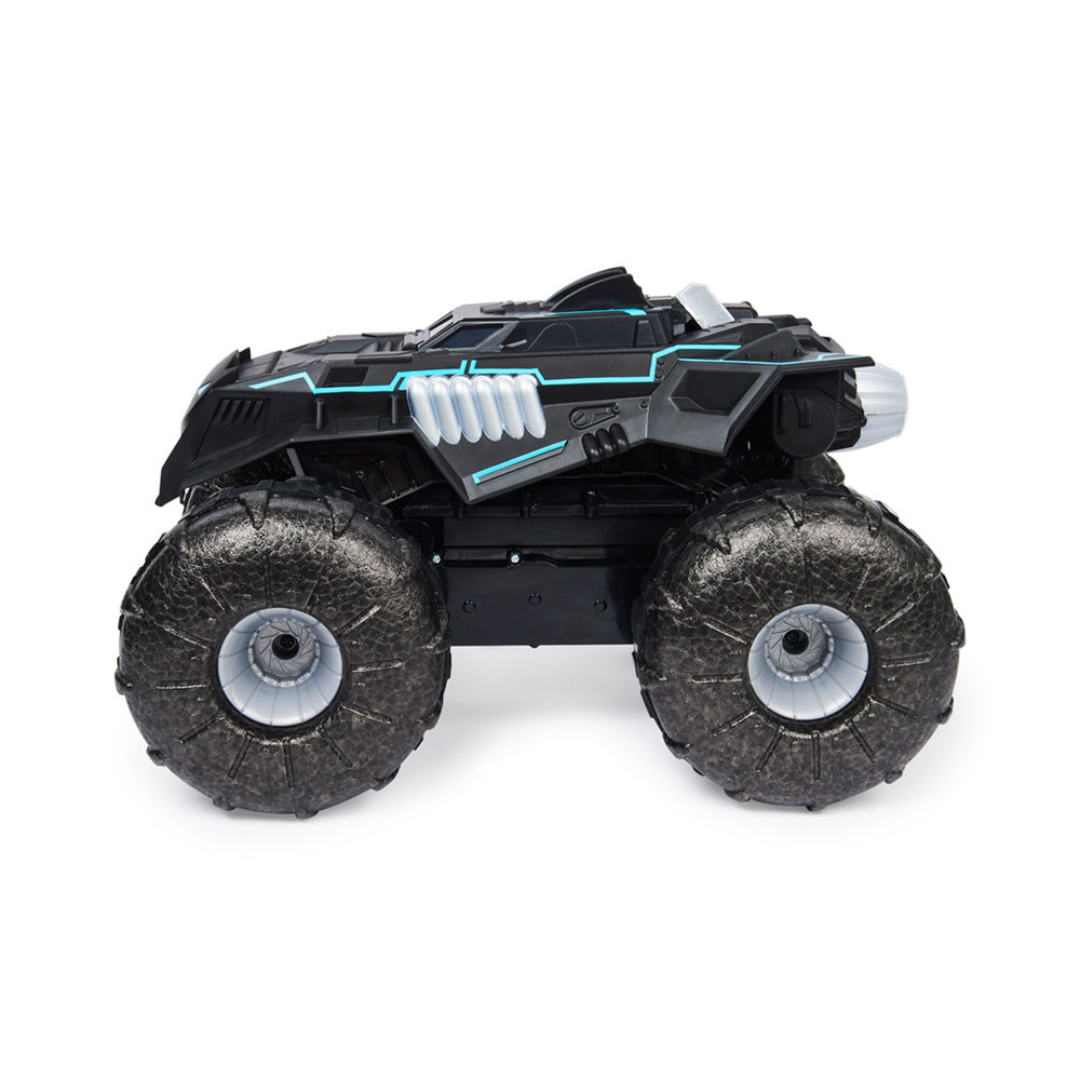 Carro de brinquedo preto com pneus grandes