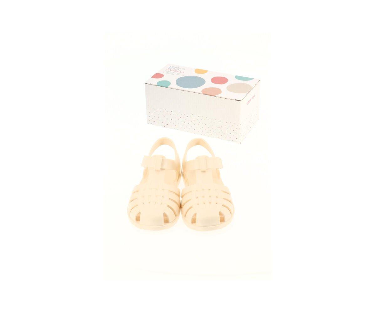 Sandálias infantis bege de plástico com caixa colorida