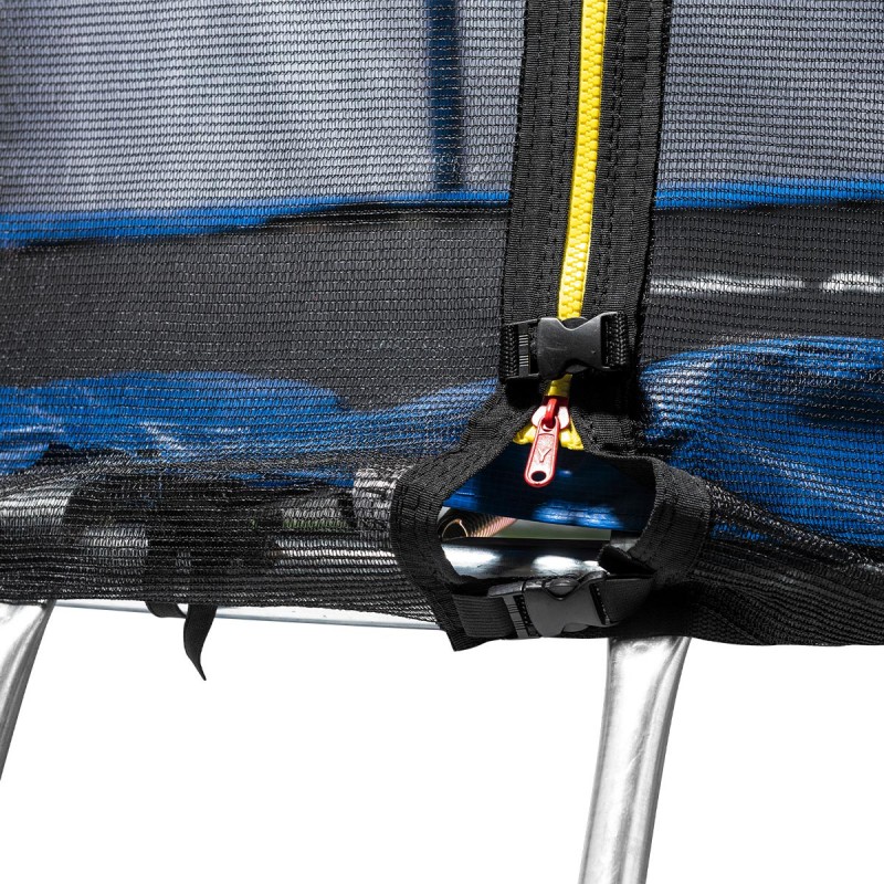 Parte inferior de trampolim com rede de proteção preta, zíper amarelo e estrutura metálica