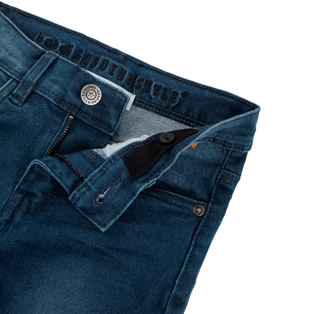 Calças de ganga azul escuro com fecho de botão e correr