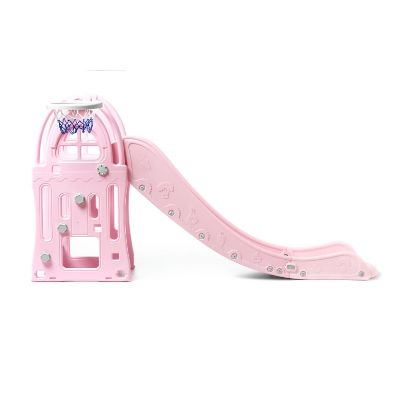 Escorrega infantil cor-de-rosa com rampa e tabela de basquete