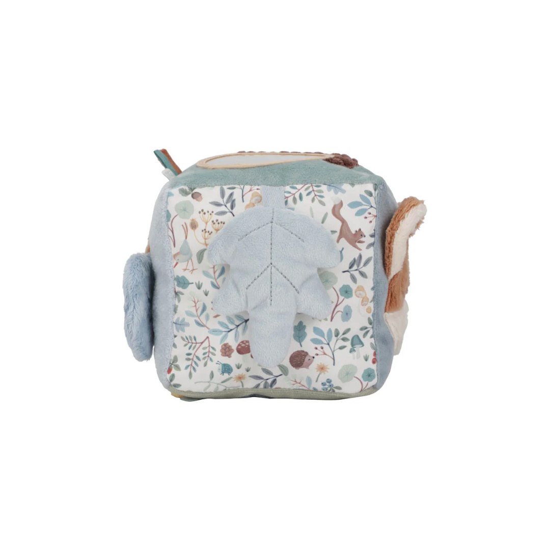 Cubinho de tecido com estampa floral e figura de folha 3D