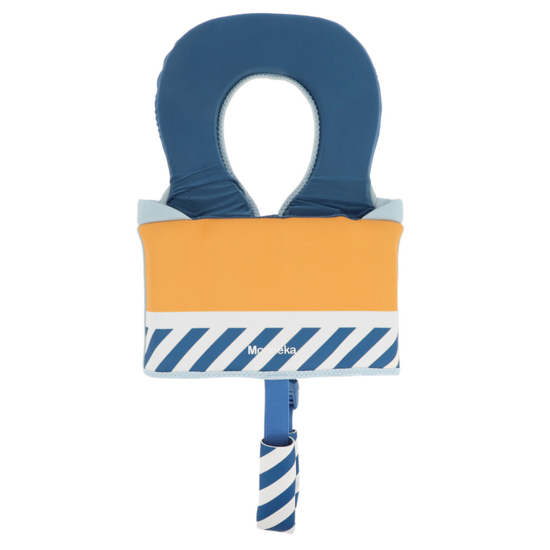 Colete salva-vidas azul e laranja com riscas brancas e azuis, marca Marusekka