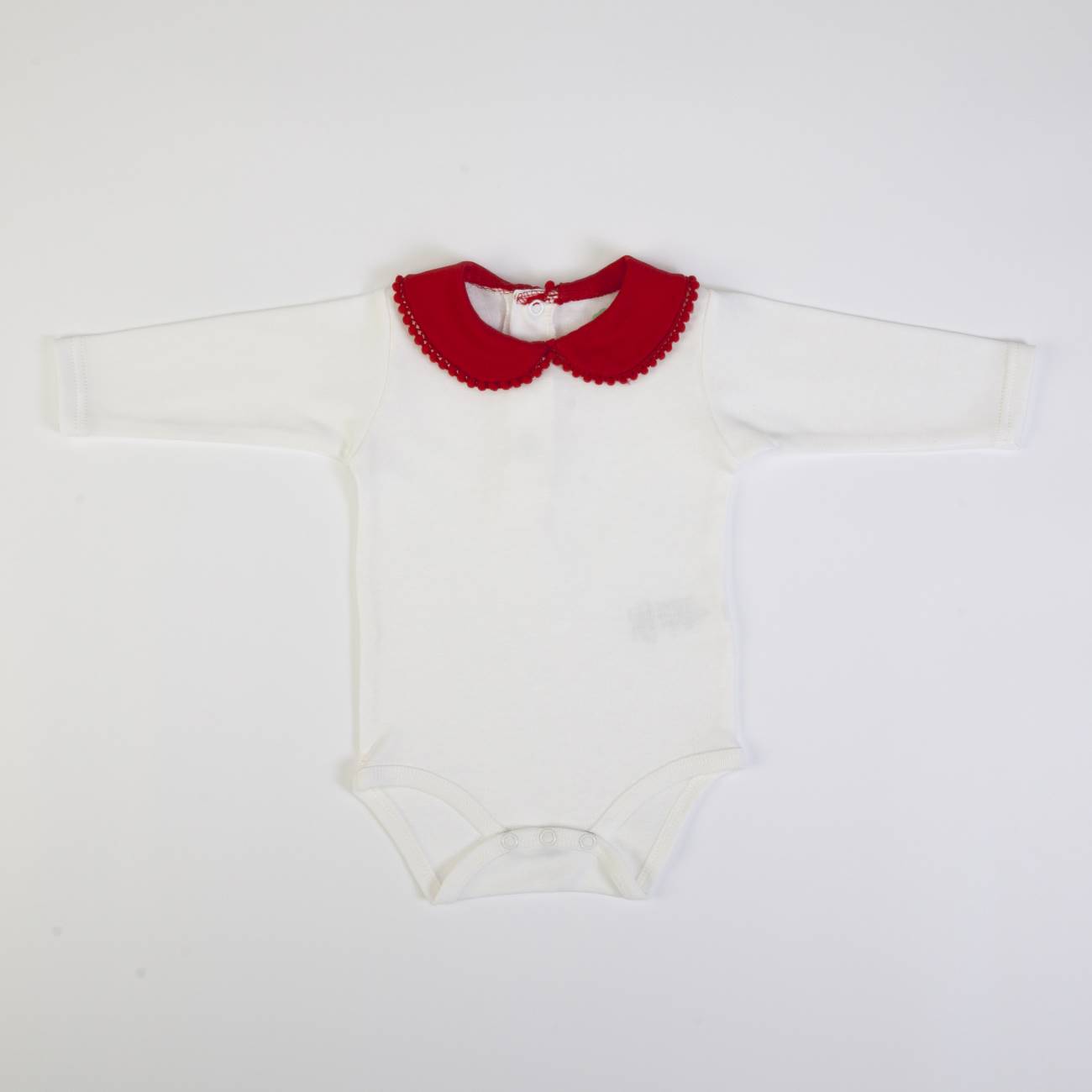 Body branco de bebé com gola vermelha