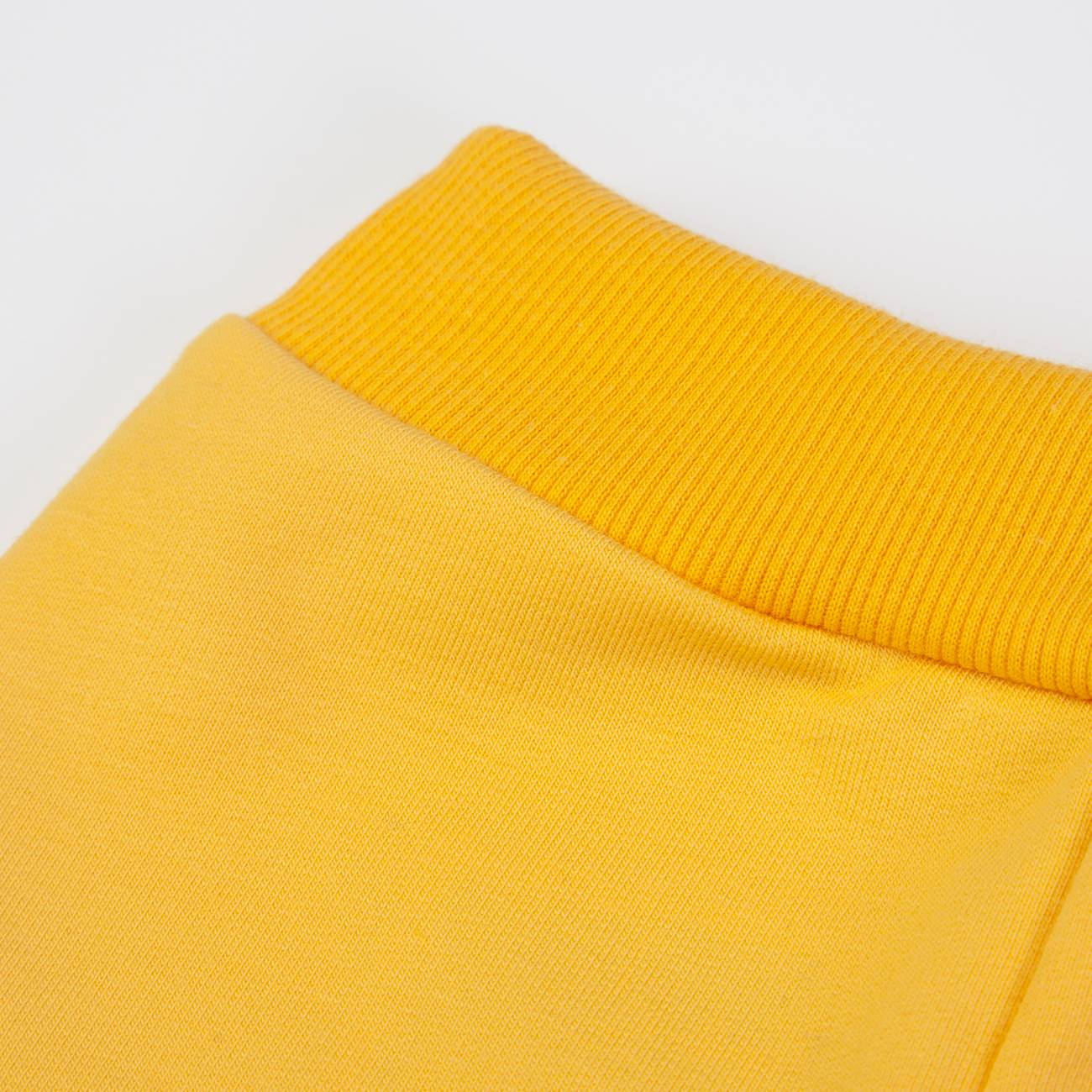 Gola alta canelada de peça amarela em tecido de malha