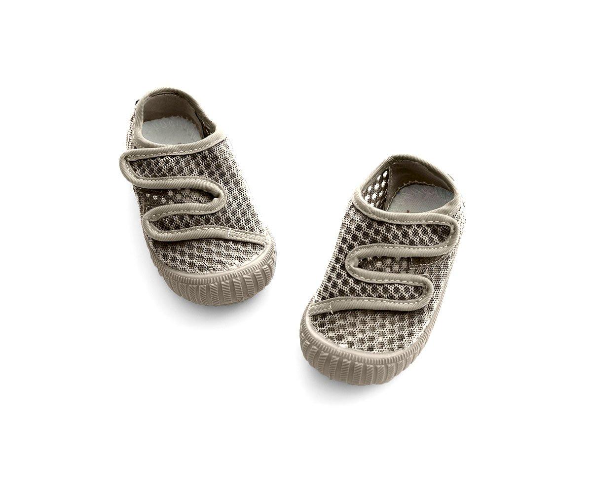 Sandálias de criança cinzentas em malha com tiras de velcro