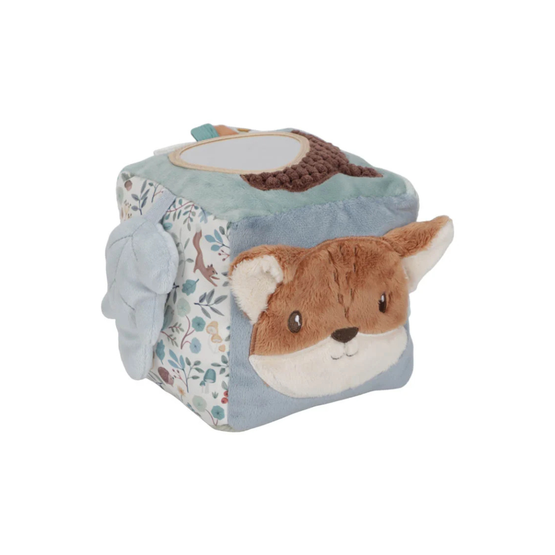 Cubo macio com rosto de raposa e padrões florais para bebé