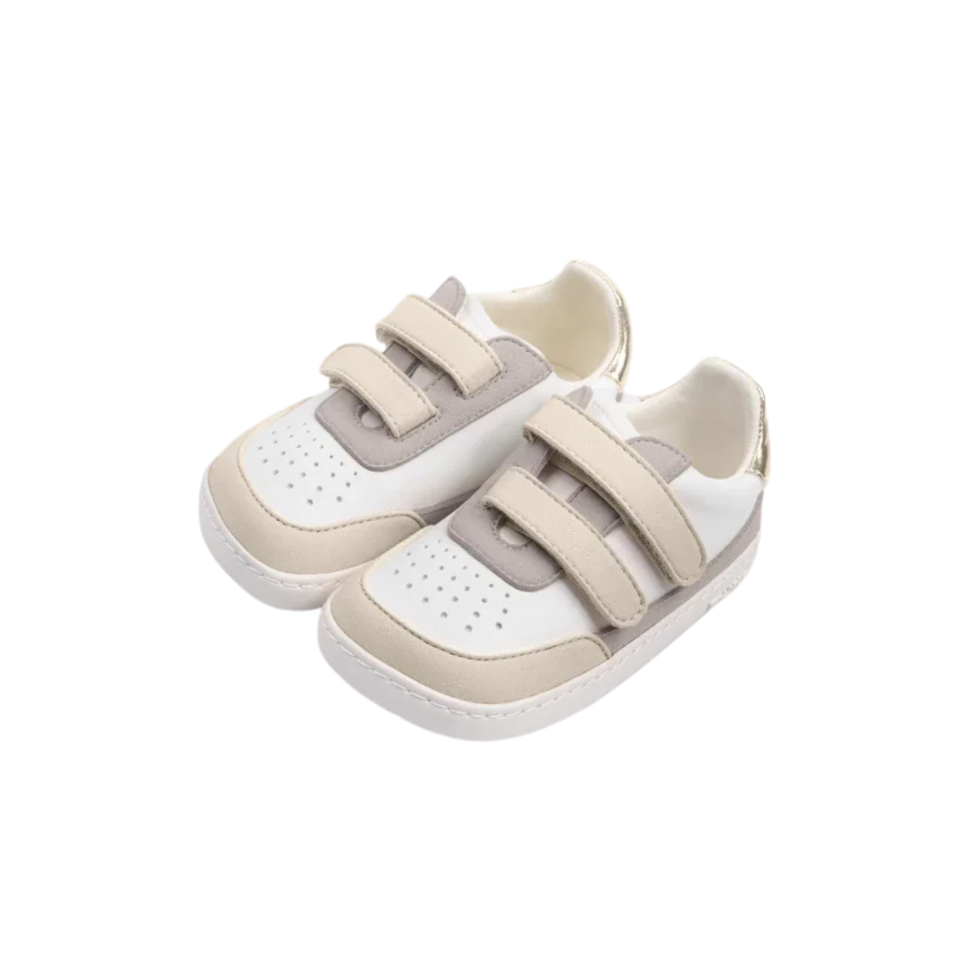 Sapatilhas infantis branco, bege e cinzento com velcro e sola branca