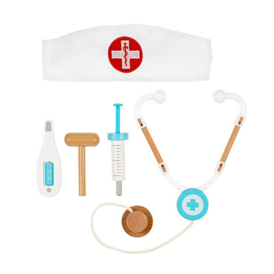 Conjunto de brinquedos médicos em madeira e plástico com faixa branca e símbolo vermelho.