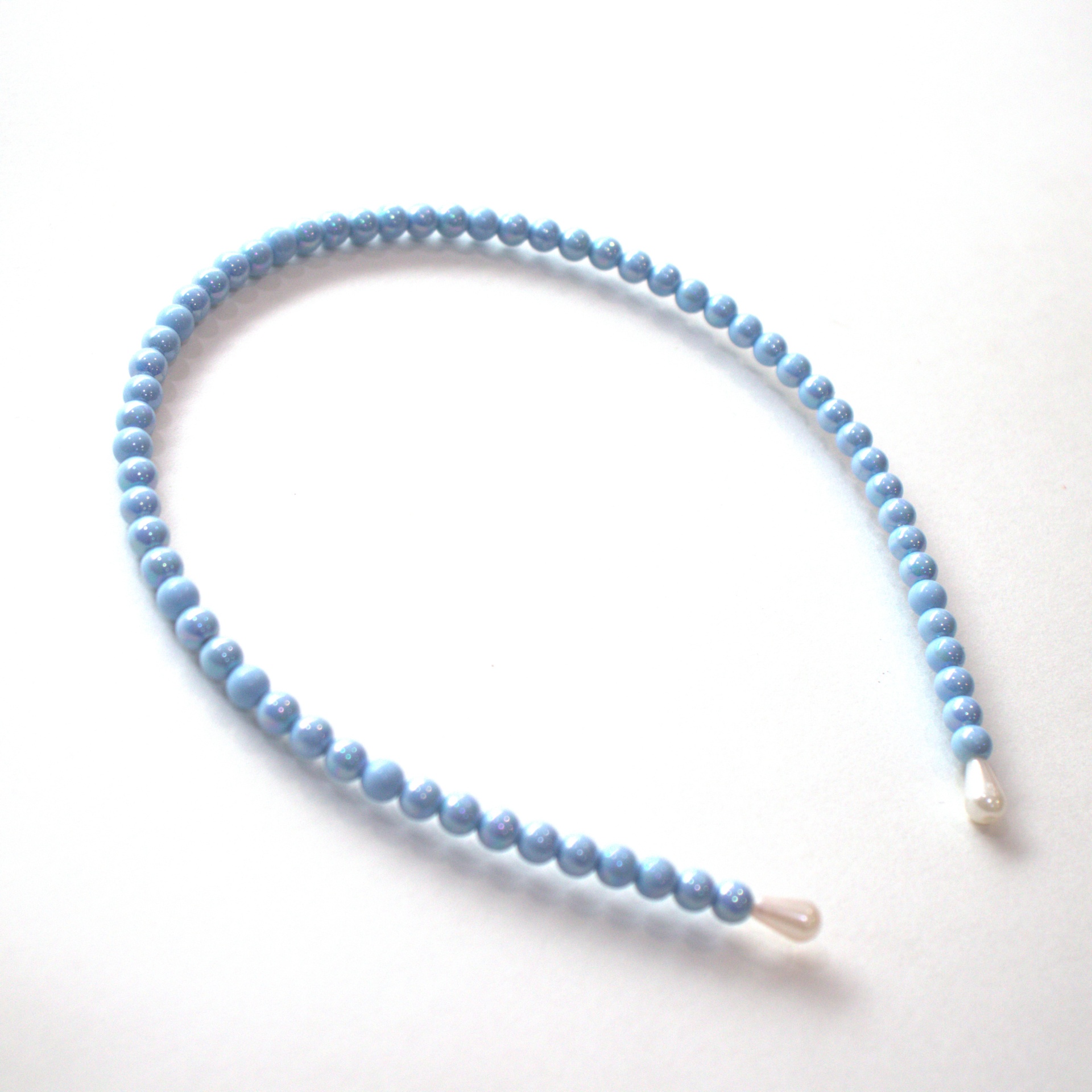 Tiara de contas azuis com pontas brancas