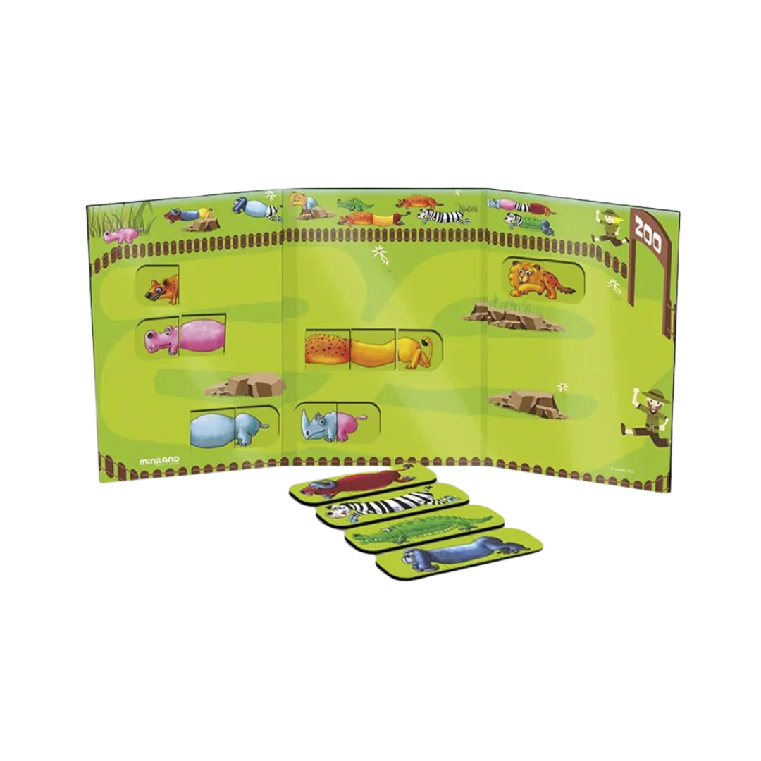 Jogo de tabuleiro infantil com peças de animais de plástico coloridas e cartas ilustradas