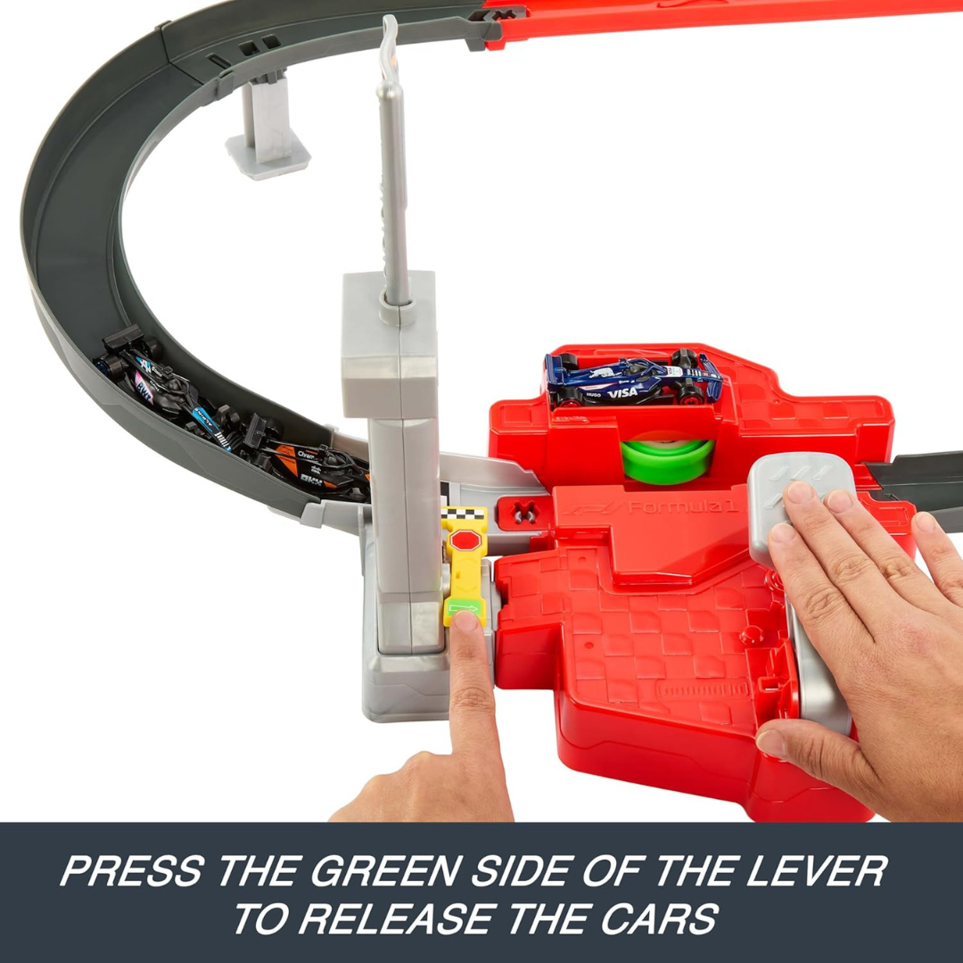 Pista de corrida de carros Formula 1 em plástico com alavanca amarela e verde e miniaturas de carros azul e preto