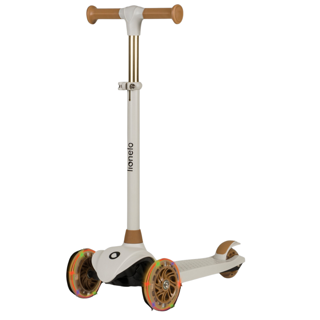 Trotinete infantil branca com punhos de madeira e rodas duplas coloridas