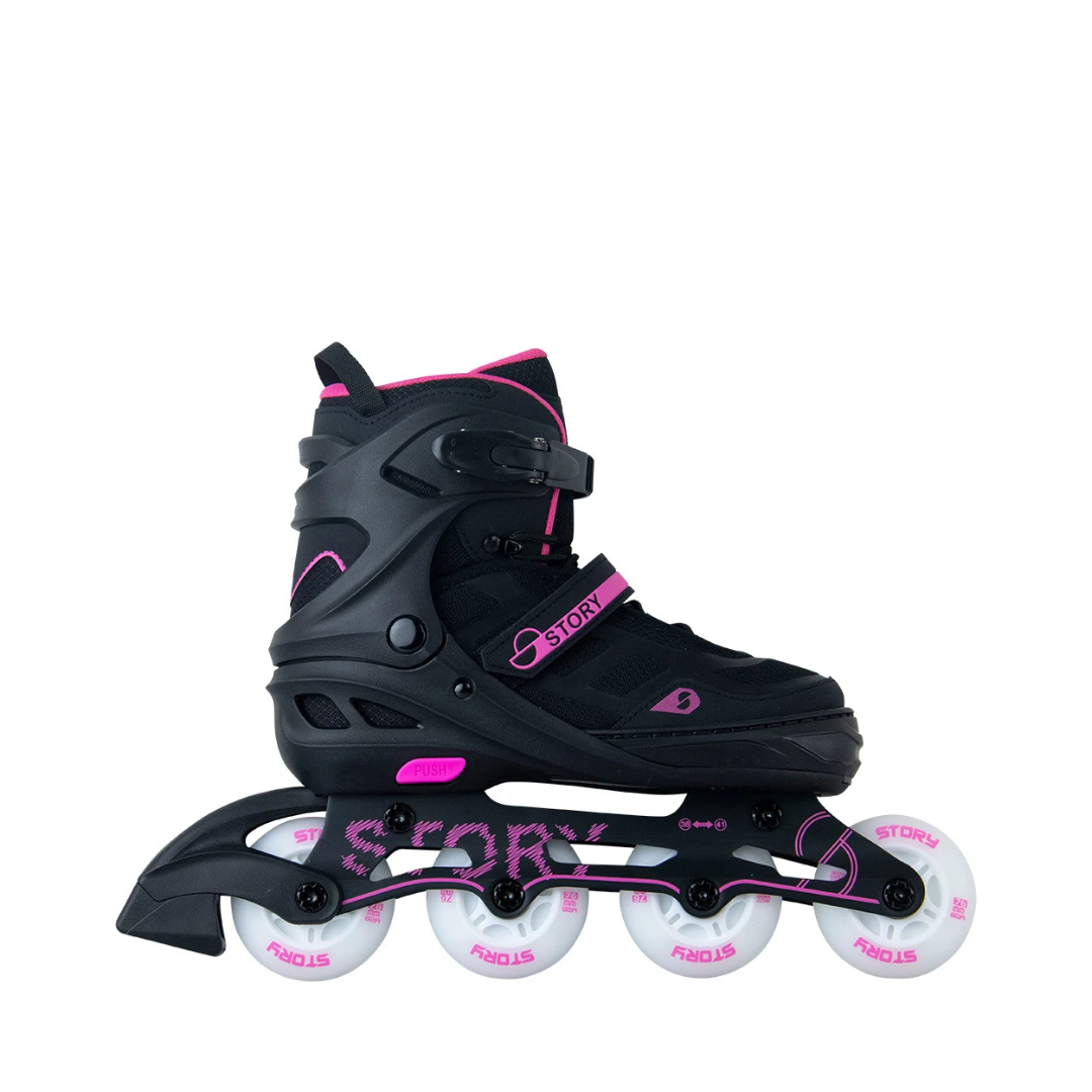 Patins em linha preto e rosa com rodas brancas e inscrição STORY.