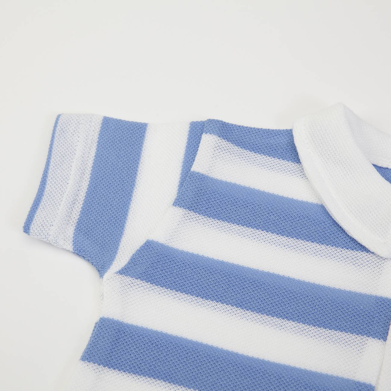 Camisola de malha às riscas azuis e brancas com manga curta