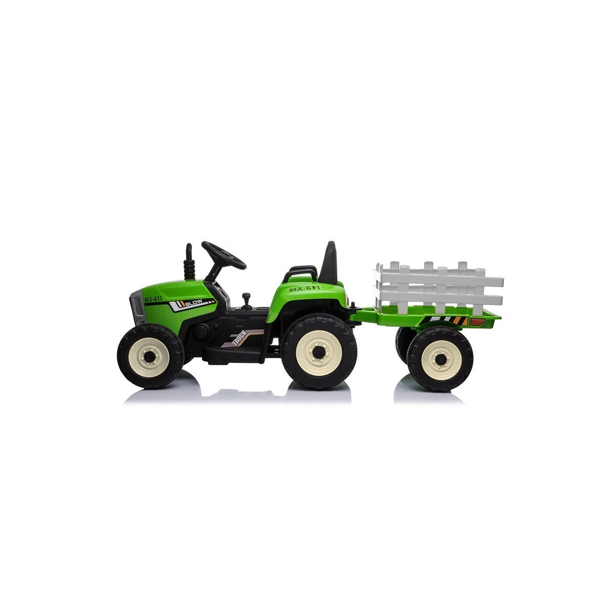 Carrinho de trator verde com reboque branco em fundo branco