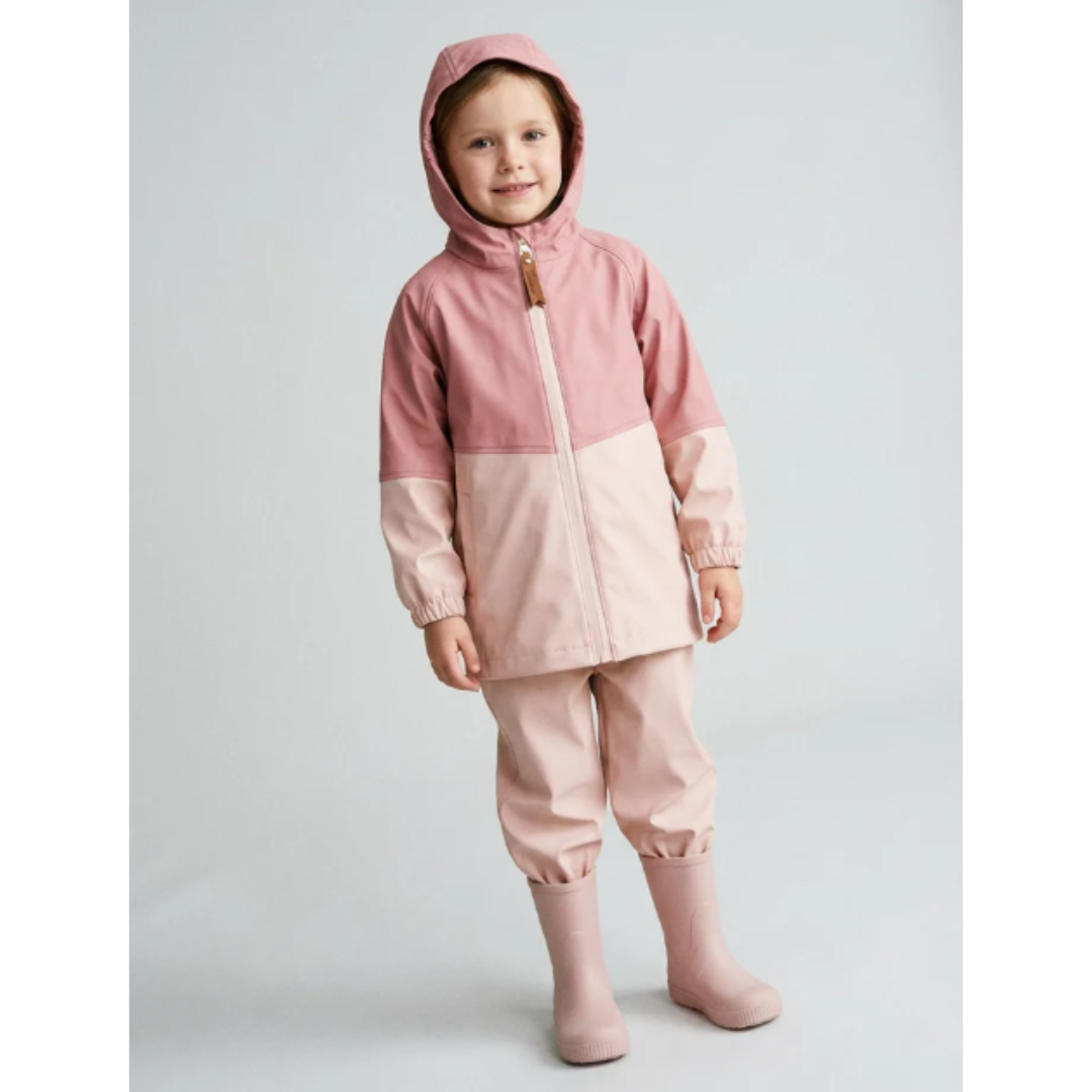 Conjunto infantil impermeável rosa com capuz e botas