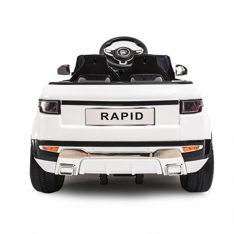 Carro elétrico infantil branco visto de trás com matrícula RAPID