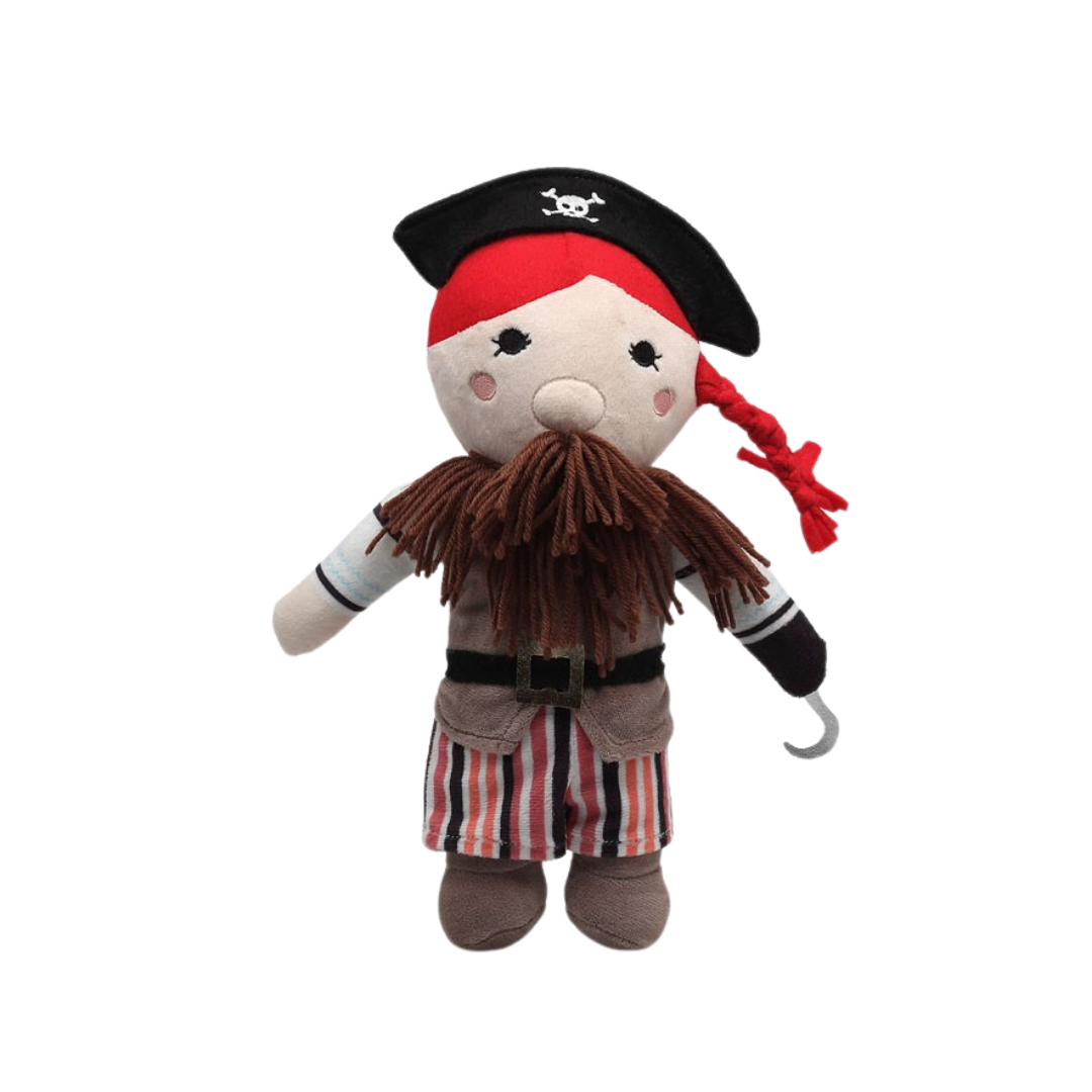 Boneco de peluche pirata com chapéu preto e cabelo vermelho.
