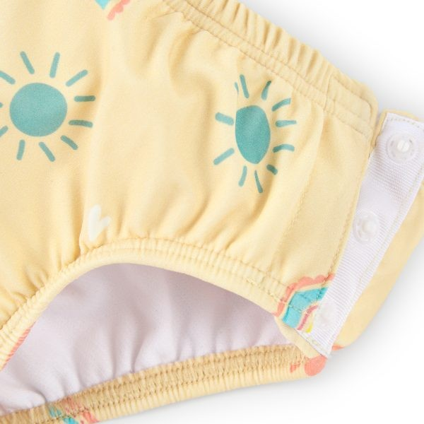 Roupa de banho para bebé amarelo com estampa de sol e fechos de botão
