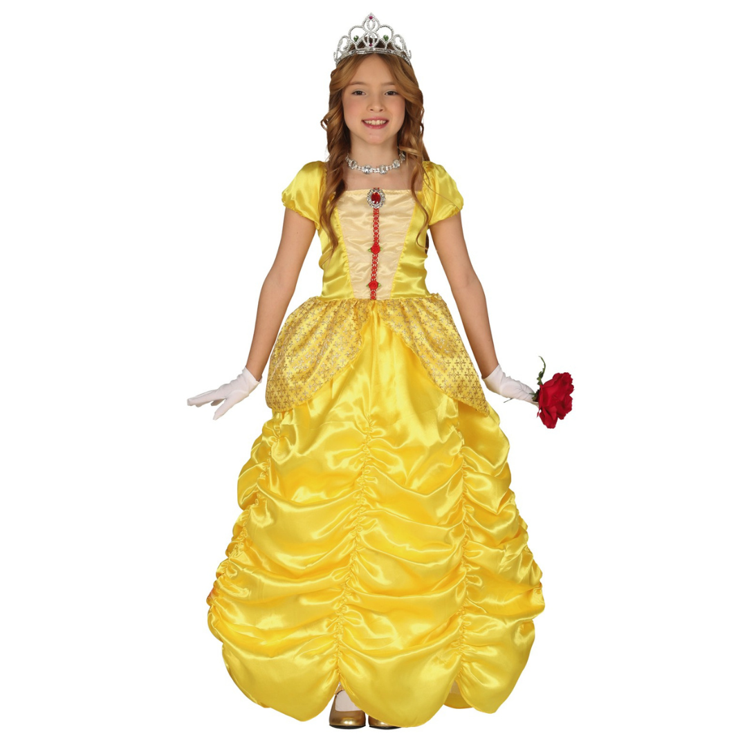 Menina com vestido amarelo de princesa, tiara, luvas brancas e flor vermelha