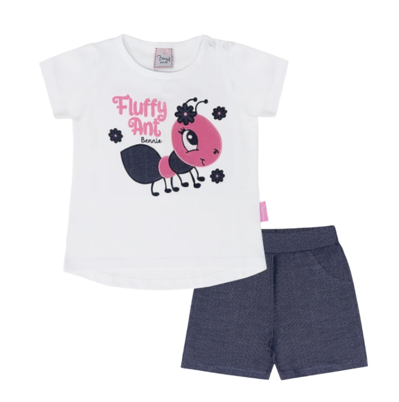 Conjunto infantil com t-shirt branca estampada e calções azul escuro