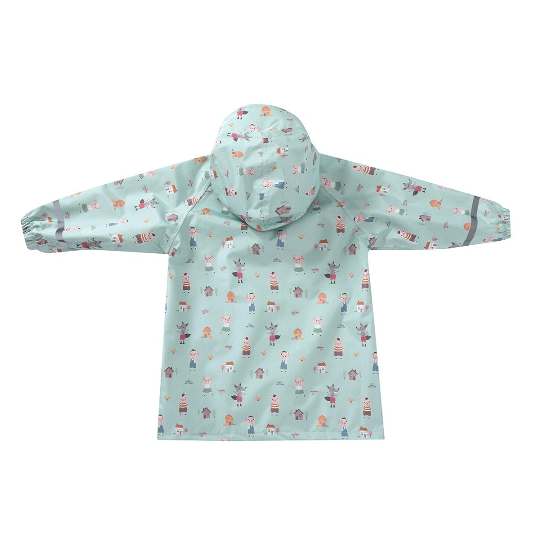 casaco impermeável infantil azul claro com capuz e estampas coloridas