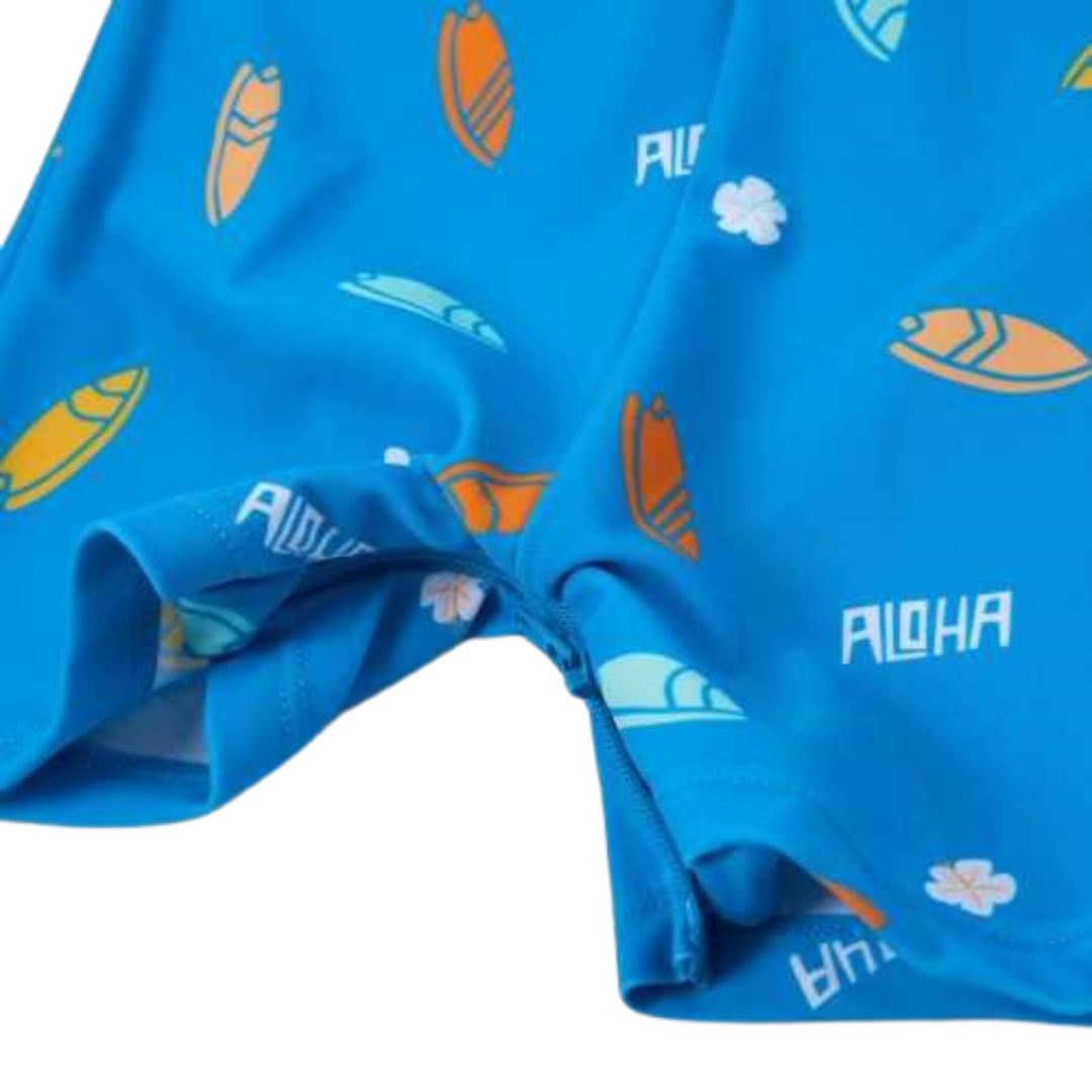 Calções de banho azuis com estampado colorido e texto ALOHA.