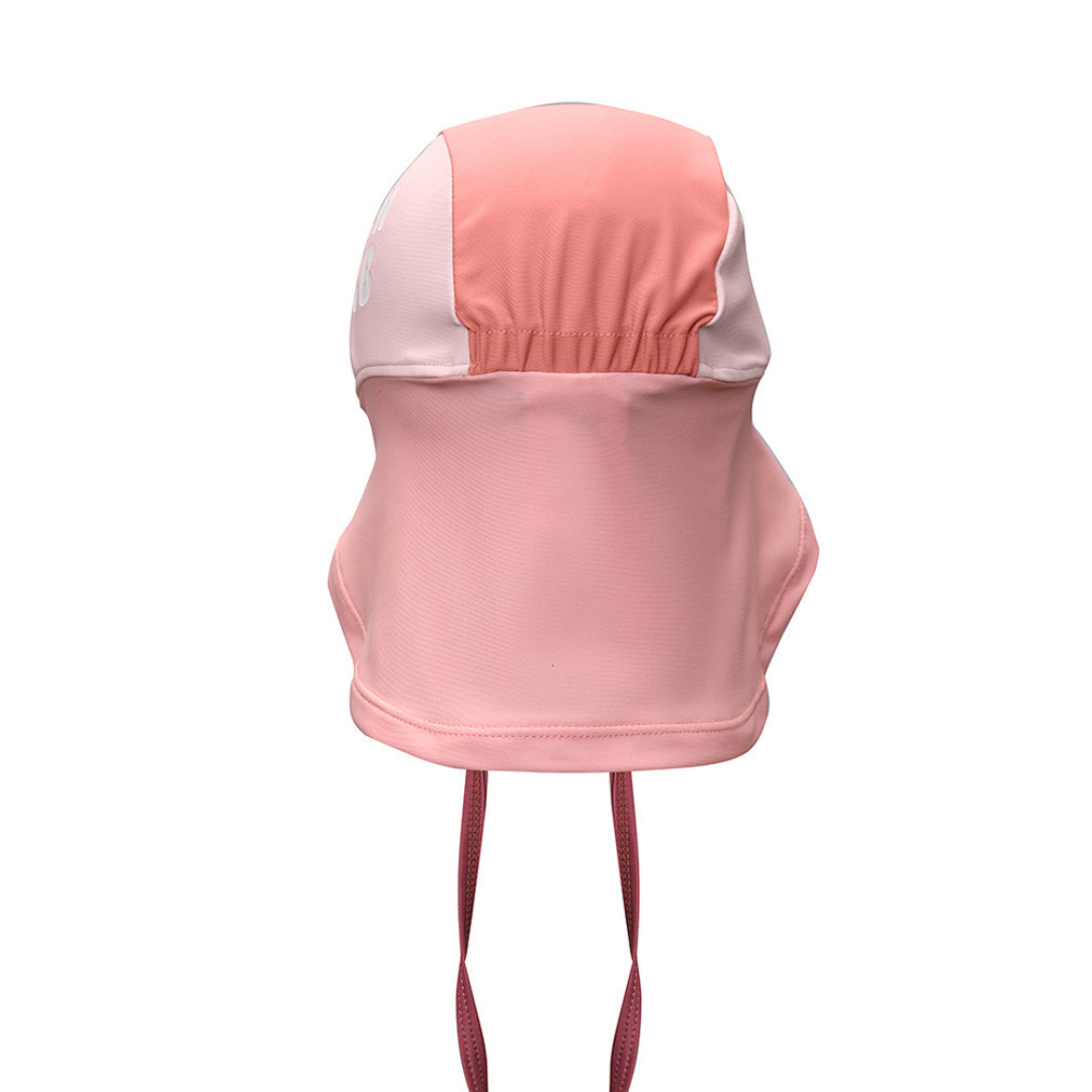 Chapéu de bebé cor de rosa com cordões e elástico.