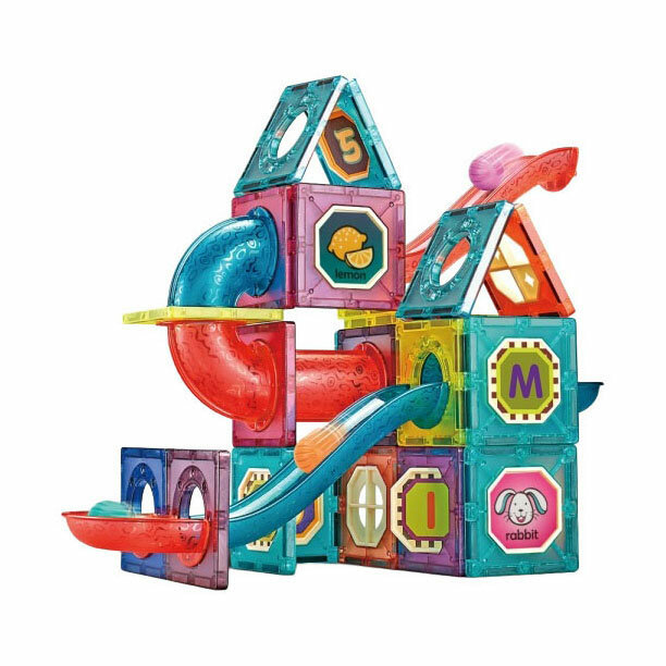 Brinquedo de construção translúcido colorido com tubos e cubos com letras e imagens