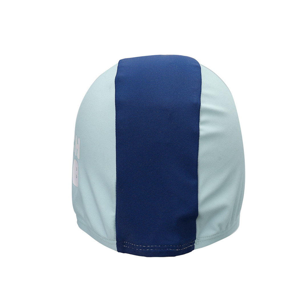 Touca de banho azul claro com faixa azul escuro
