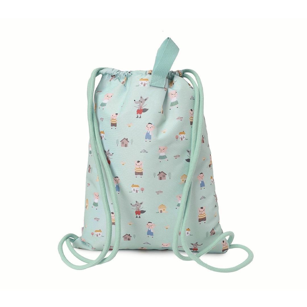 Mochila saco azul claro com estampado infantil colorido e cordões azuis