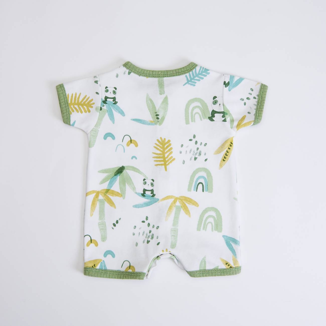 Macacão curto para bebé com estampado de panda e folhas