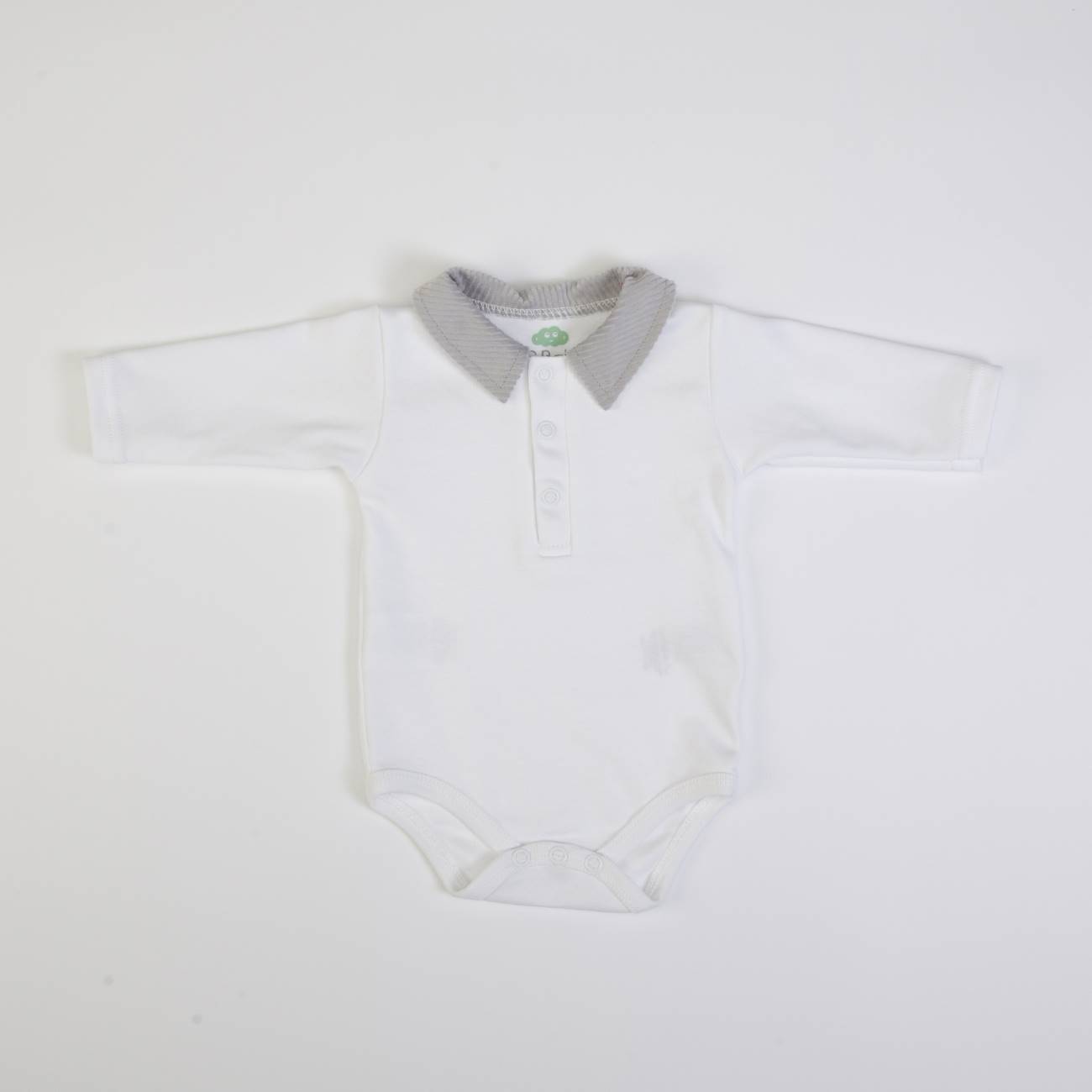 Body branco para bebé com gola cinza e botões na frente