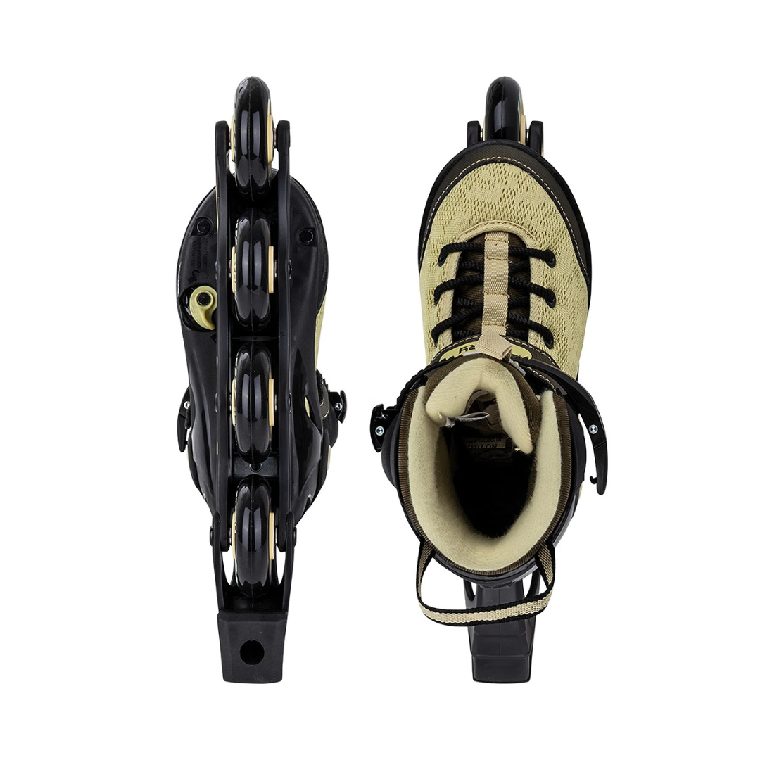 Patins em linha bege e preto vistos de cima