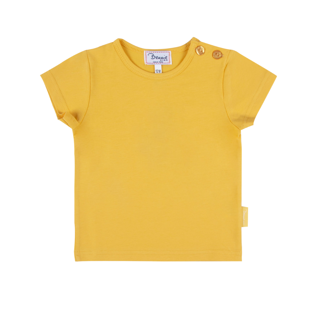 T-shirt infantil amarela com botões na gola
