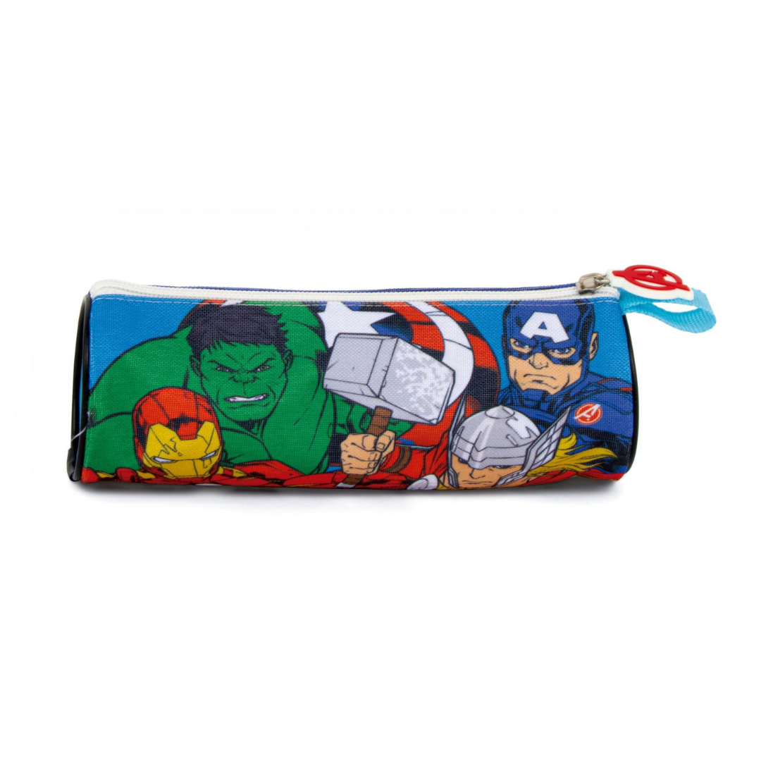 Estojo azul com estampagem dos Avengers e fecho branco.