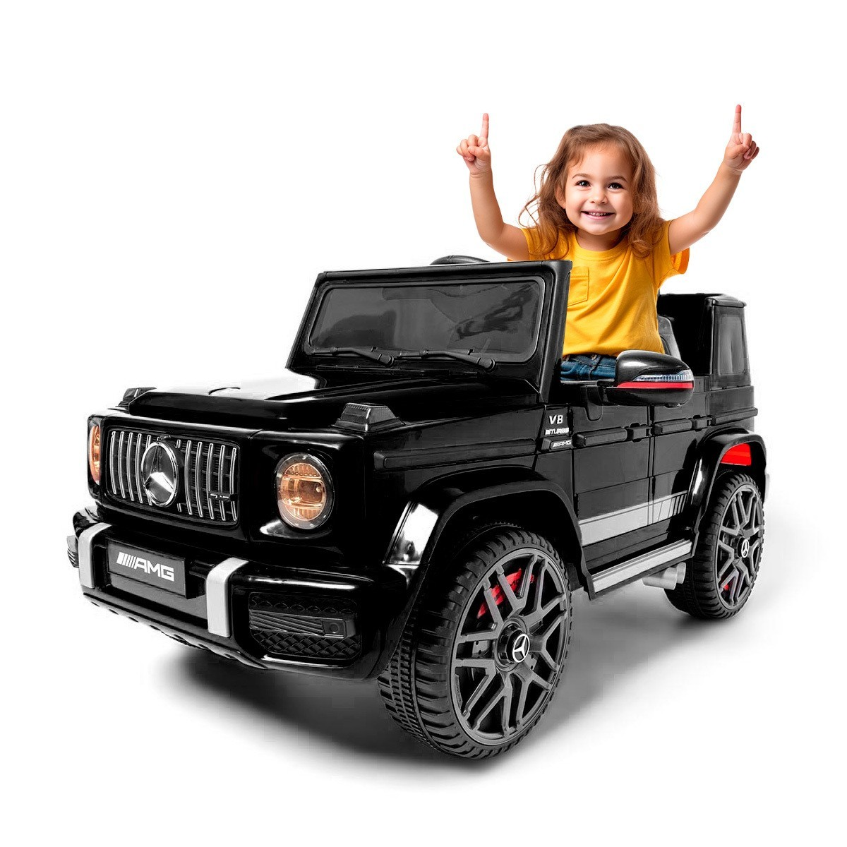 Carro elétrico infantil preto modelo Mercedes AMG com criança sorridente