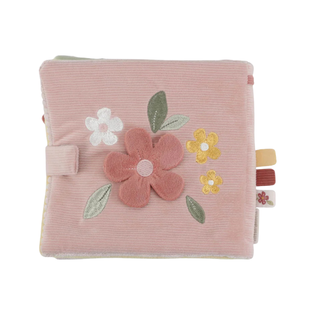 Livro de pano rosa com flores bordadas coloridas e abas laterais