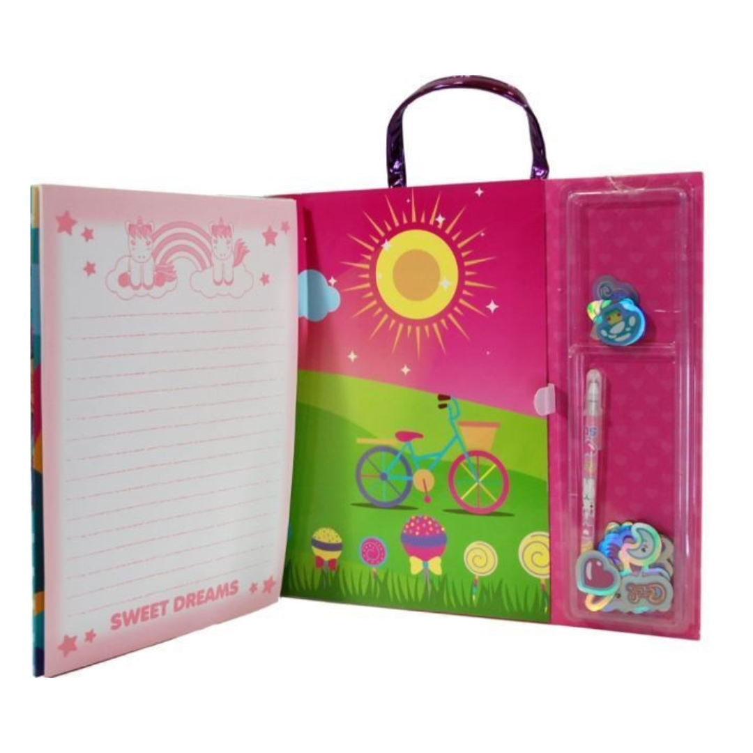 Caderno infantil colorido com acessórios e pauta decorada
